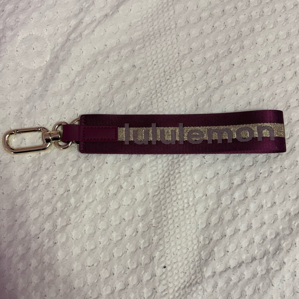 Lululemon NWOT Never Lost Keychain (DELX/GOLD/BONE Color Code Burgundy Gold Bone